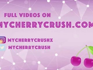 Inviting pakaļa ķircināt uz apakšbiksītes un masturbācija ar spēļmantas - cherrycrush