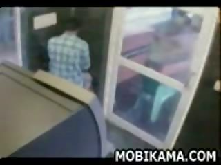 Dreckig video im geldautomat cabin