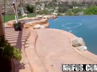 Mofos - drone lovec - (alison tyler) - u bazénu bouchání